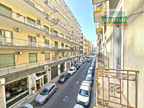 Catania centro appartamento uso ufficio in affitto