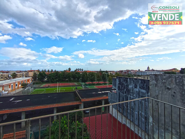 Casa singola su più livelli con giardino a Riposto